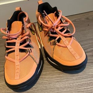 Kids' Kyrie Flytrap VI Basketball Shoe Big Kid